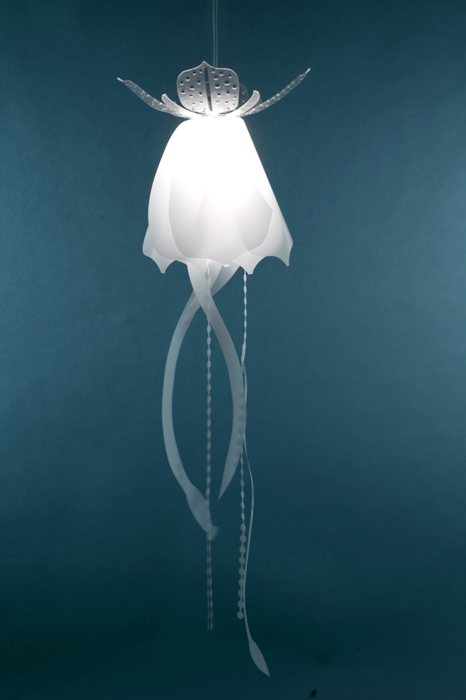 pendant-lighting-creates-undersea-world-of-jellyfish-2.jpg