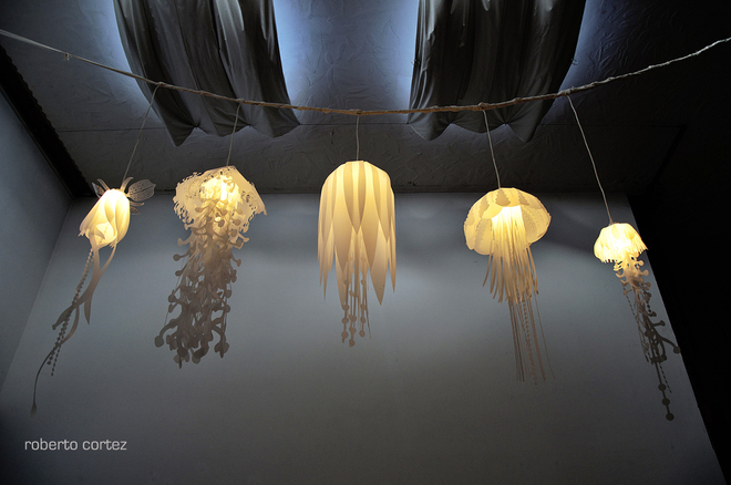 pendant-lighting-creates-undersea-world-of-jellyfish-5.jpg