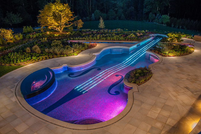 amazing-stradivarius-violin-swimming-pool-creates-backyard-fantasy-1.jpg