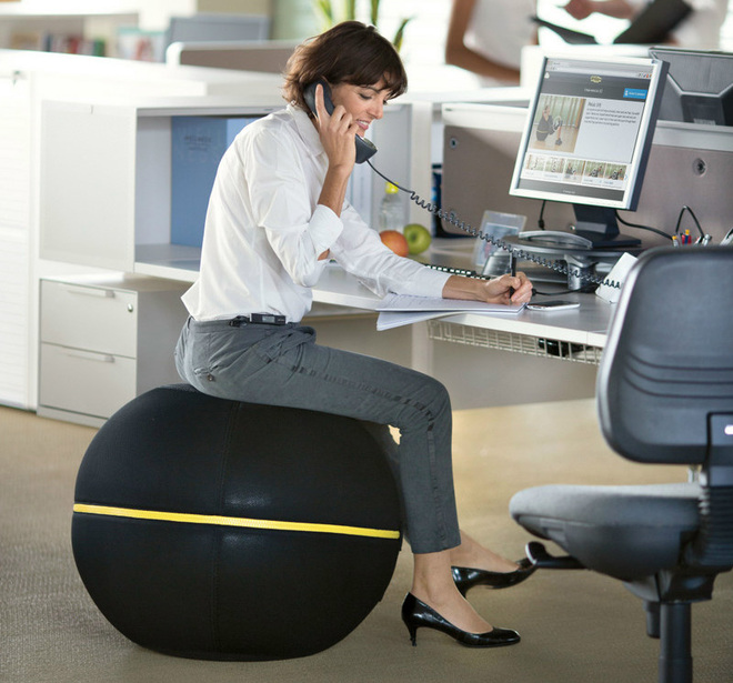 technogym-wellness-ball-makes-sitting-a-healthy-activity-4.jpg